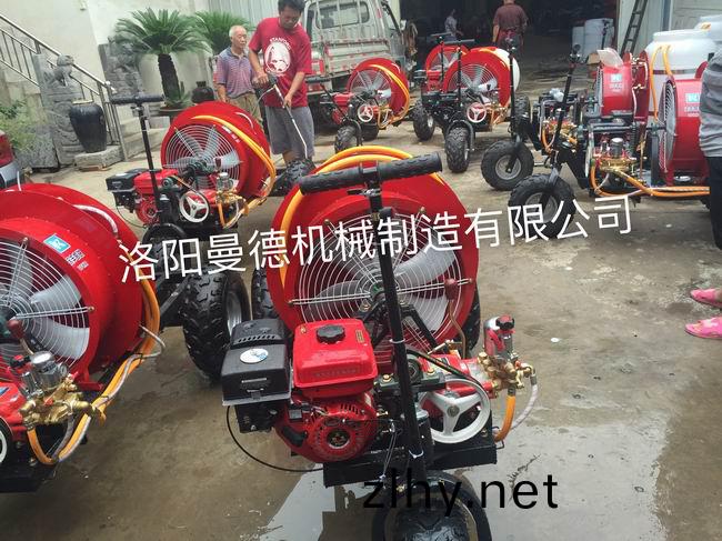 自(zi)走(zou)式風(fēng)(feng)送(song)打(da)藥(yao)機